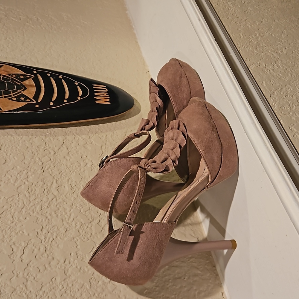 Tan brand new high heels